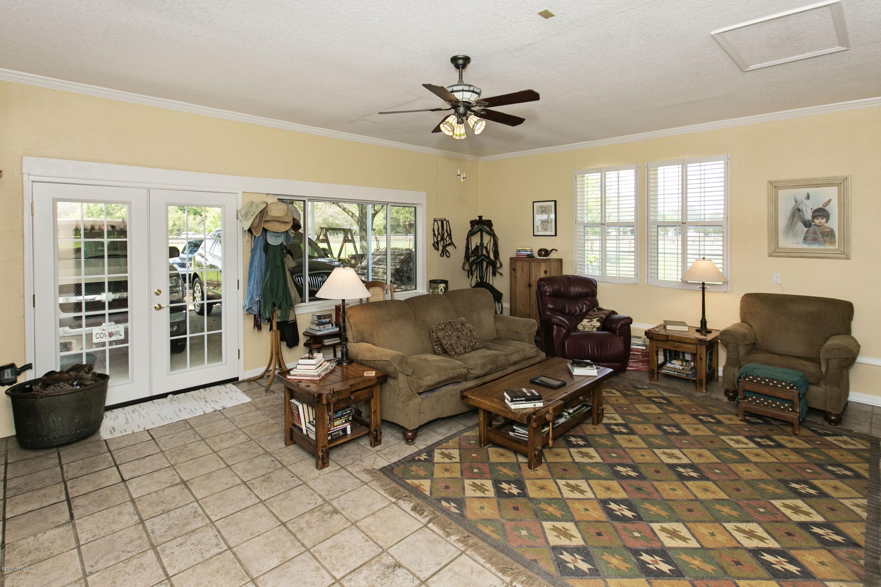 006_Family_RoomDen[1]