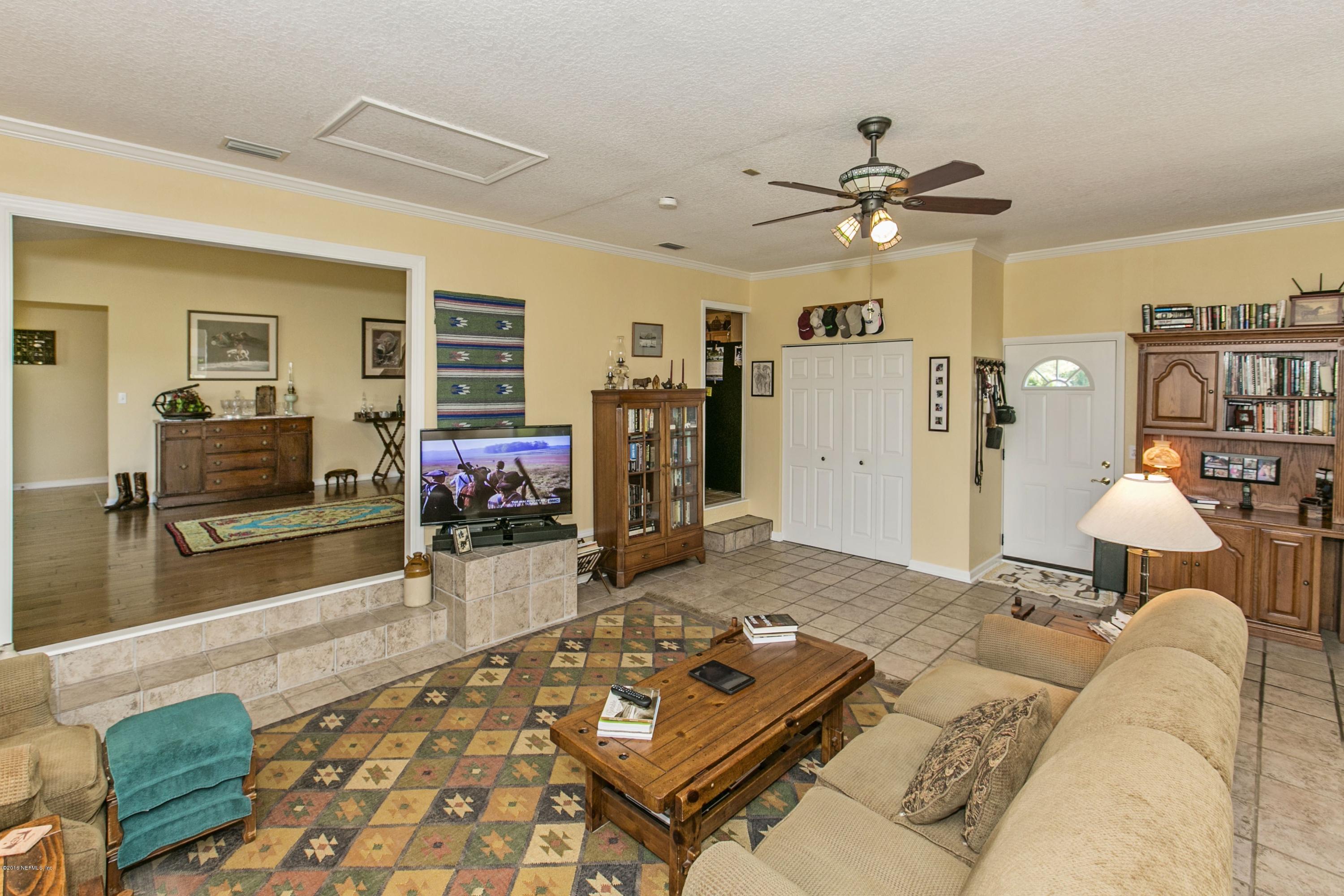 007_Family_RoomDen[1]