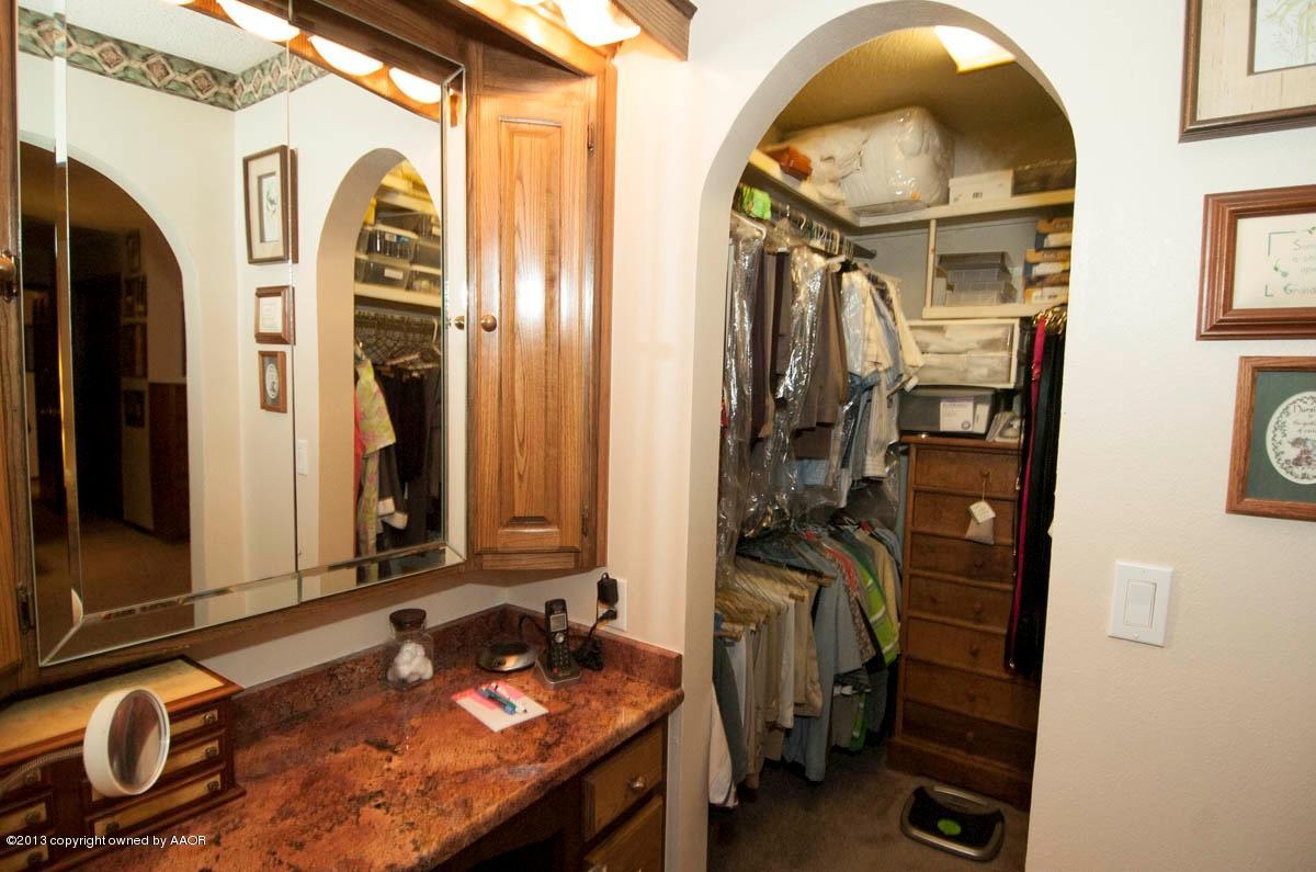 7 Kendall Road Amarillo, TX 79124 - Photo 29 of 66 MASTER VANITY