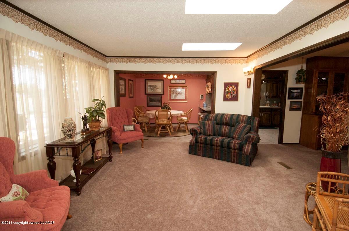 7 Kendall Road Amarillo, TX 79124 - Photo 8 of 66 LIVING VIEW 1