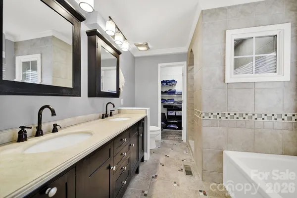 a en suite bathroom with a sink and a mirror