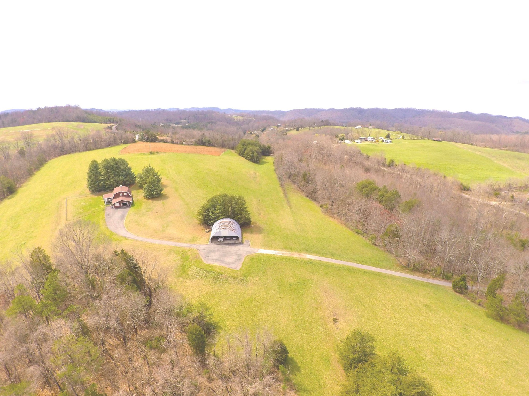 324 Kitts Road Luttrell, TN 37779 - Photo 4 of 32 a view of an ocean and a mountain