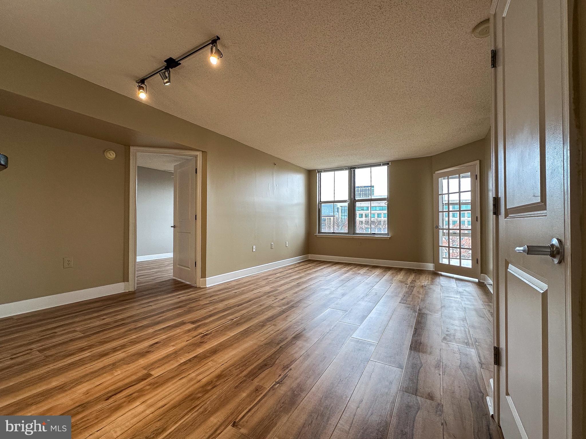 11800 Sunset Hills Road, Unit 1111 Reston, VA 20190 - Photo 5 of 66 Living room/dinning room