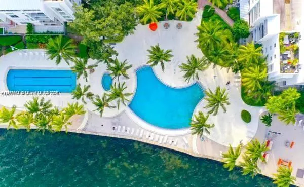 a view of a yard with a fountain