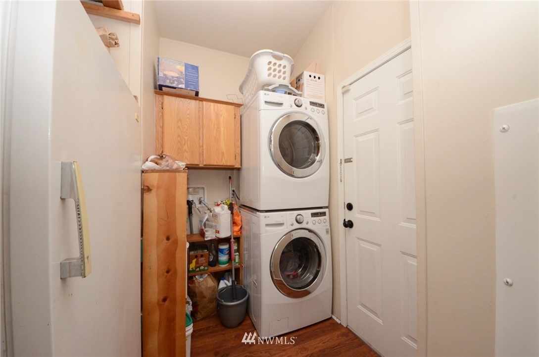 18224 Pendleton Street Southwest Rochester, WA 98579 - Photo 19 of 35 a utility room with dryer and washer