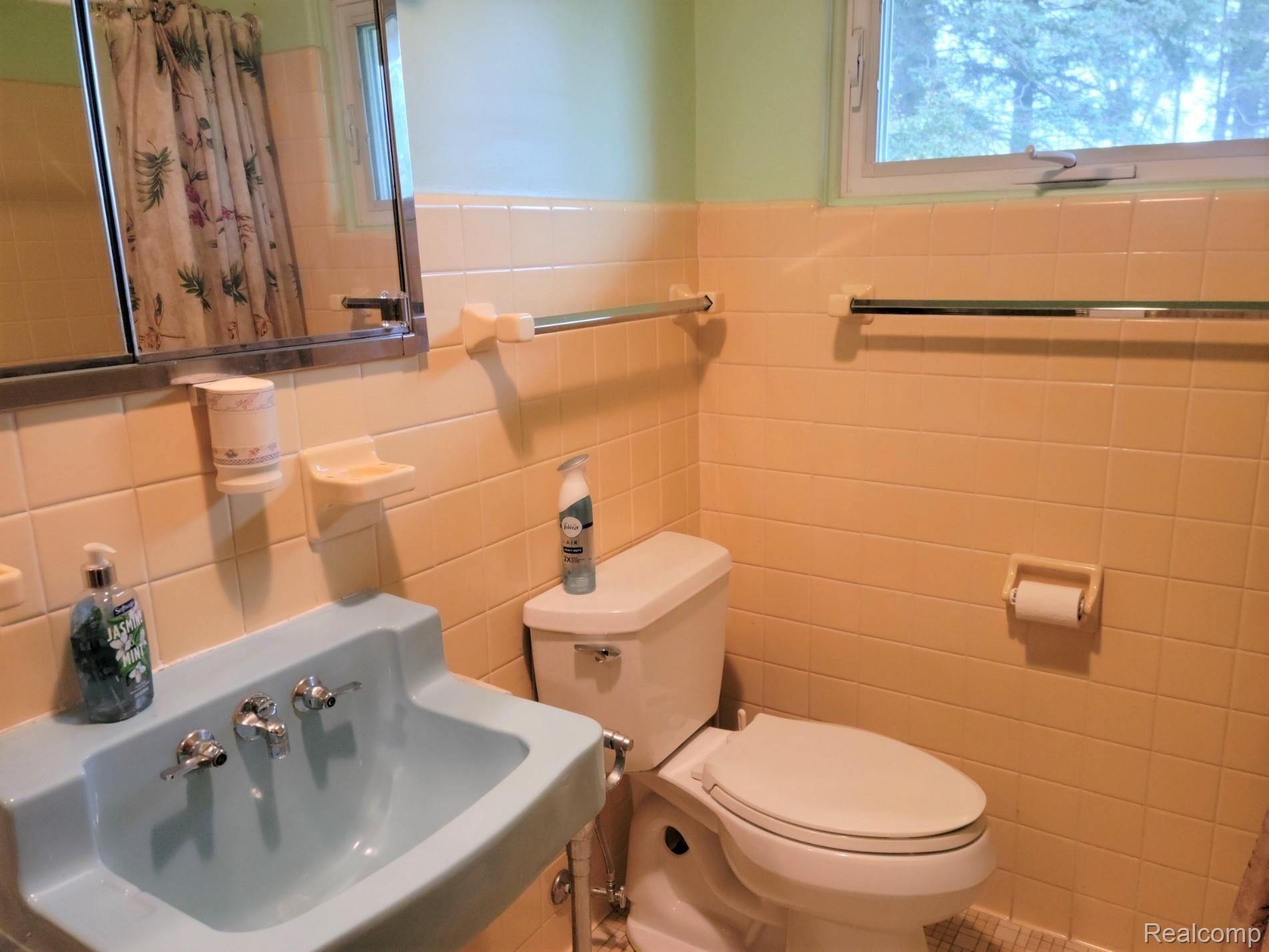 2852 North Lakeshore Road Port Hope, MI 48468 - Photo 21 of 38 20211007_131331.jpg