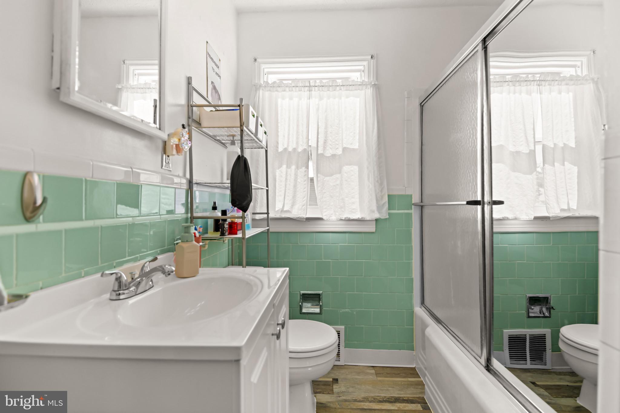 320 South Taylor Avenue Baltimore, MD 21221 - Photo 19 of 25 Bathroom 1