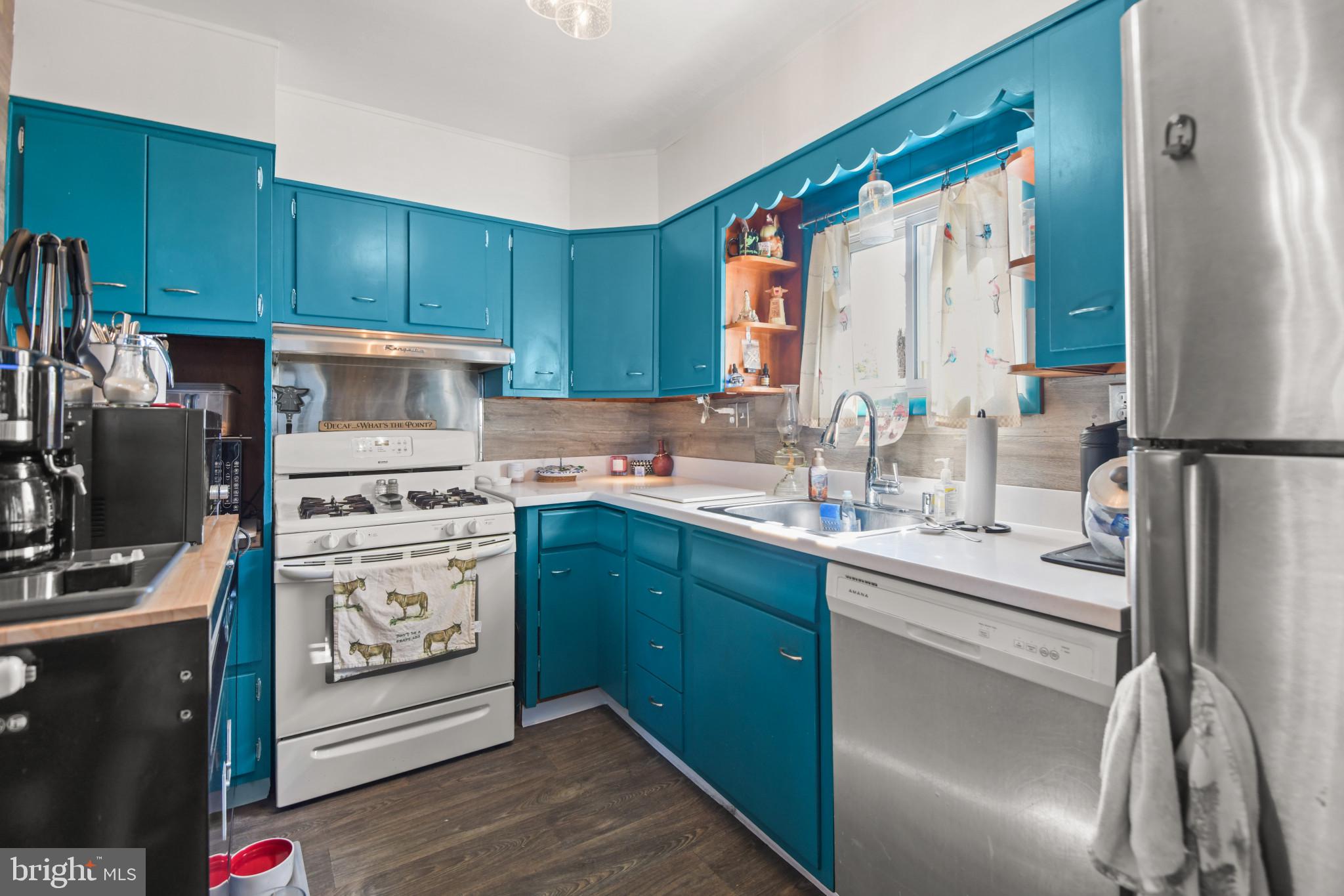 320 South Taylor Avenue Baltimore, MD 21221 - Photo 7 of 25 Kitchen