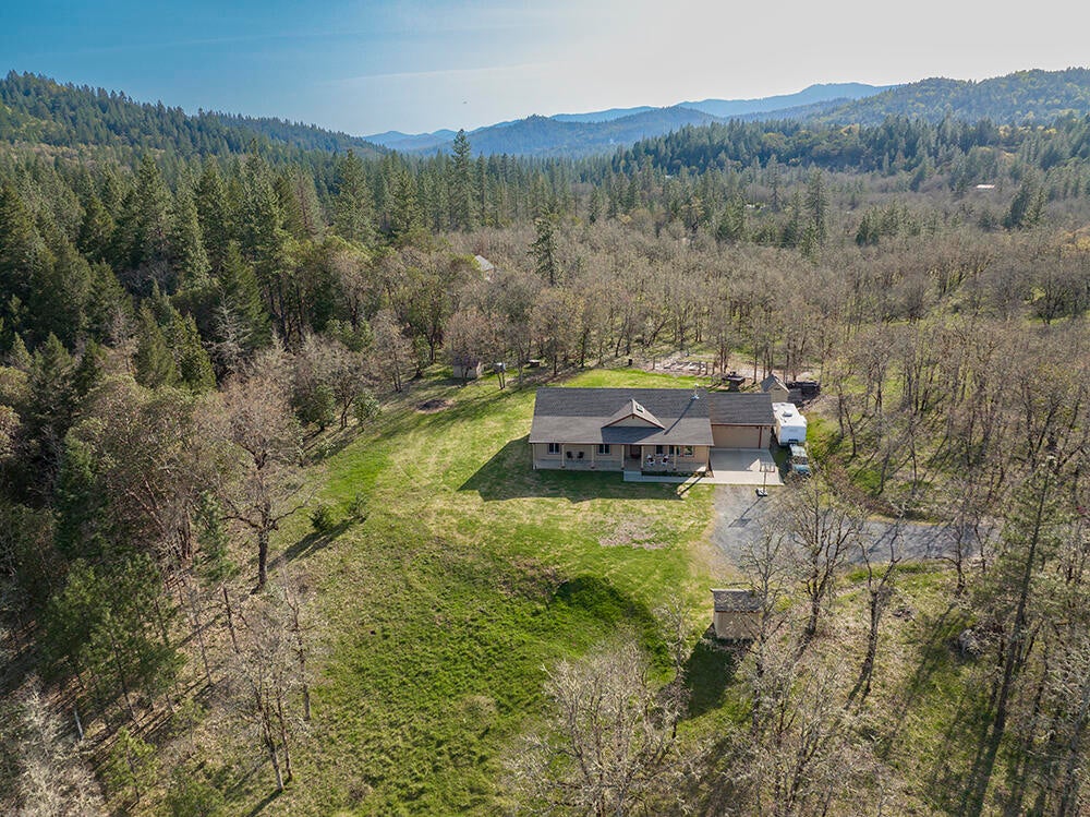 5535 Tunnel Loop Road Grants Pass, OR 97526 - Photo 29 of 29 38