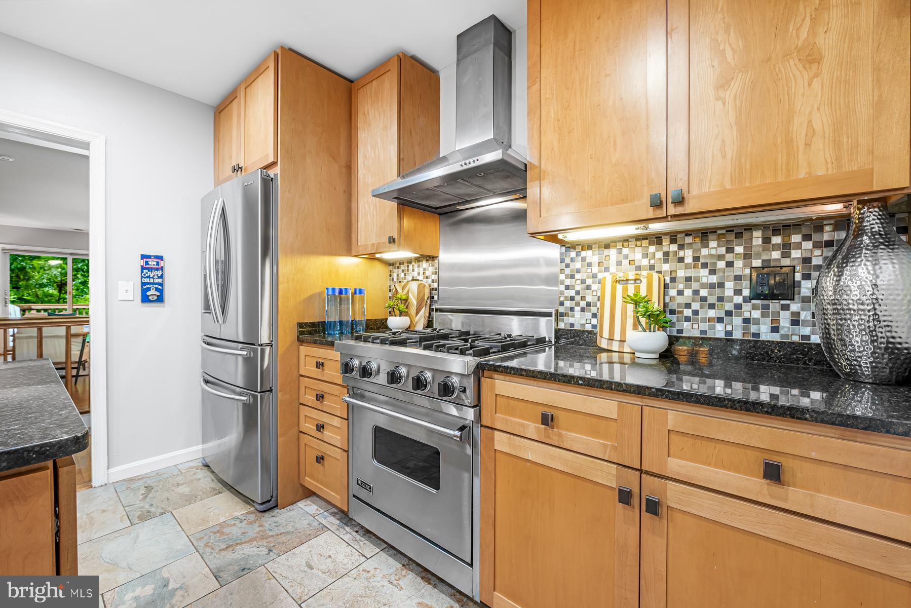 6202 West Halbert Road Bethesda, MD 20817 - Photo 6 of 46 Viking oven/stove