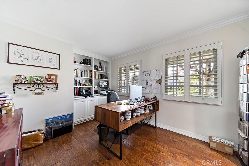 11792 Silver Fox Road Rossmoor, CA 90720 - Photo 24 of 49 a living room with furniture and a window