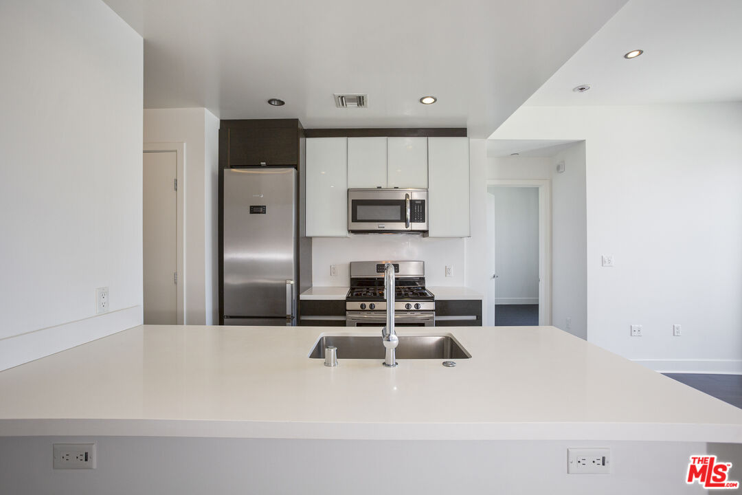 7857 West Manchester Avenue, Unit 110 Playa del Rey, CA 90293 - Photo 13 of 23