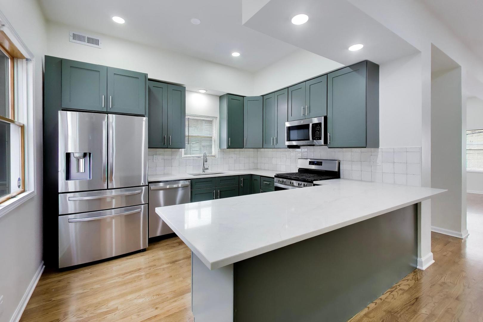 3308 North Racine Avenue, Unit CH Chicago, IL 60657 - Photo 5 of 22 Gallery Image 5