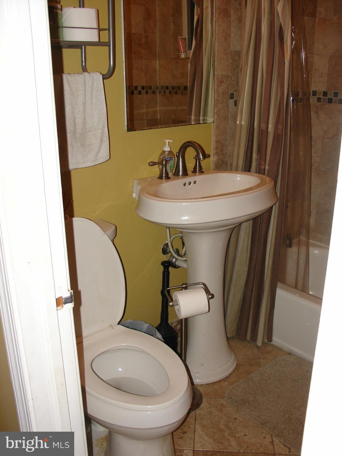 10412 Rodney Road Silver Spring, MD 20903 - Photo 17 of 20 Bath
