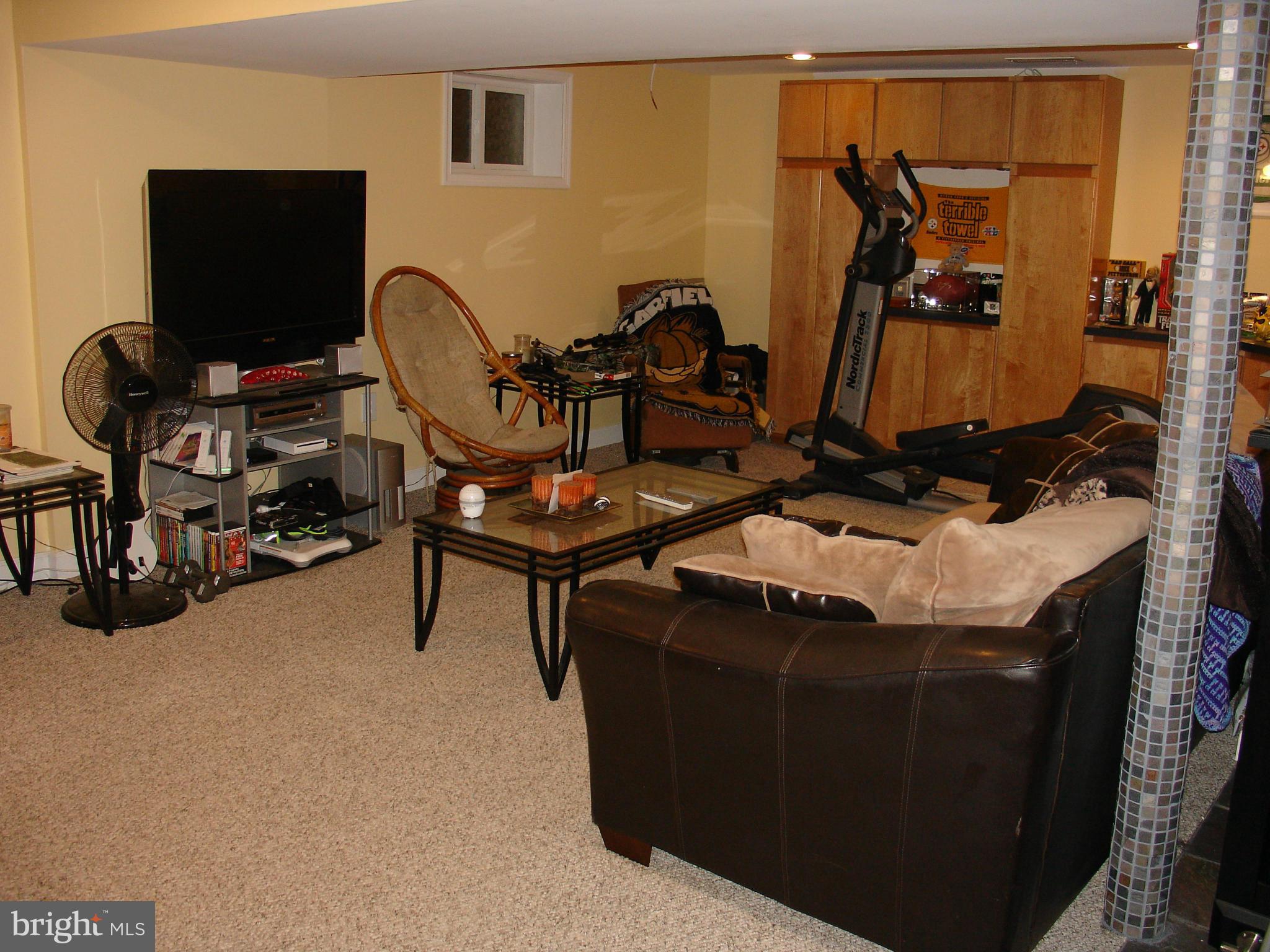 10412 Rodney Road Silver Spring, MD 20903 - Photo 5 of 20 Living Room