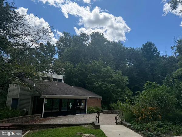 $889,900 | 6410 Wyngate Drive, Springfield, VA 22152