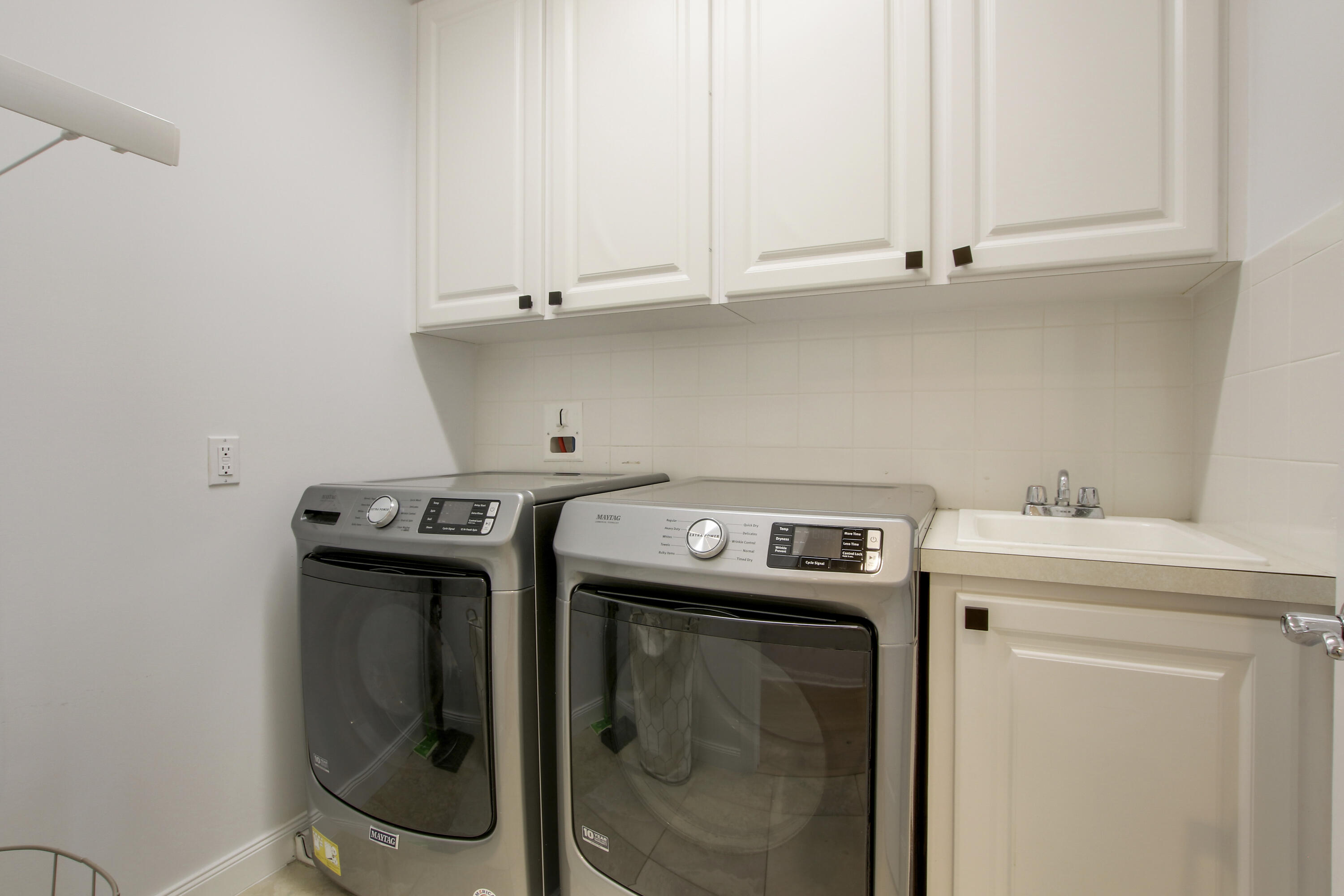 3424 West Community Drive Jupiter, FL 33458 - Photo 23 of 25 a utility room with dryer and washer