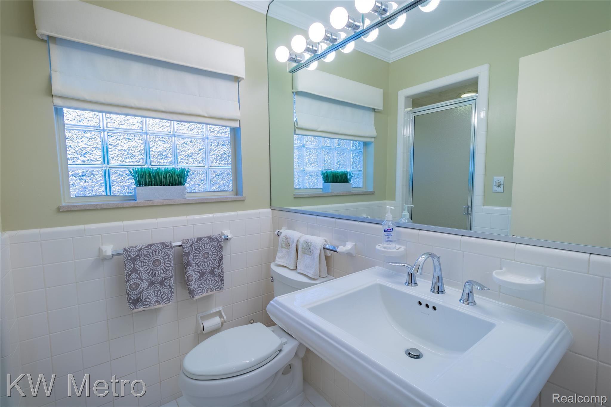 30 Willison Road Grosse Pointe, MI 48236 - Photo 24 of 37 Full Bath w/Stand Up Shower