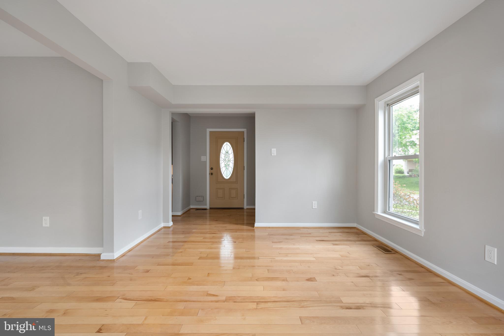 4333 Cub Run Road Chantilly, VA 20151 - Photo 11 of 44 LIVING ROOM 3