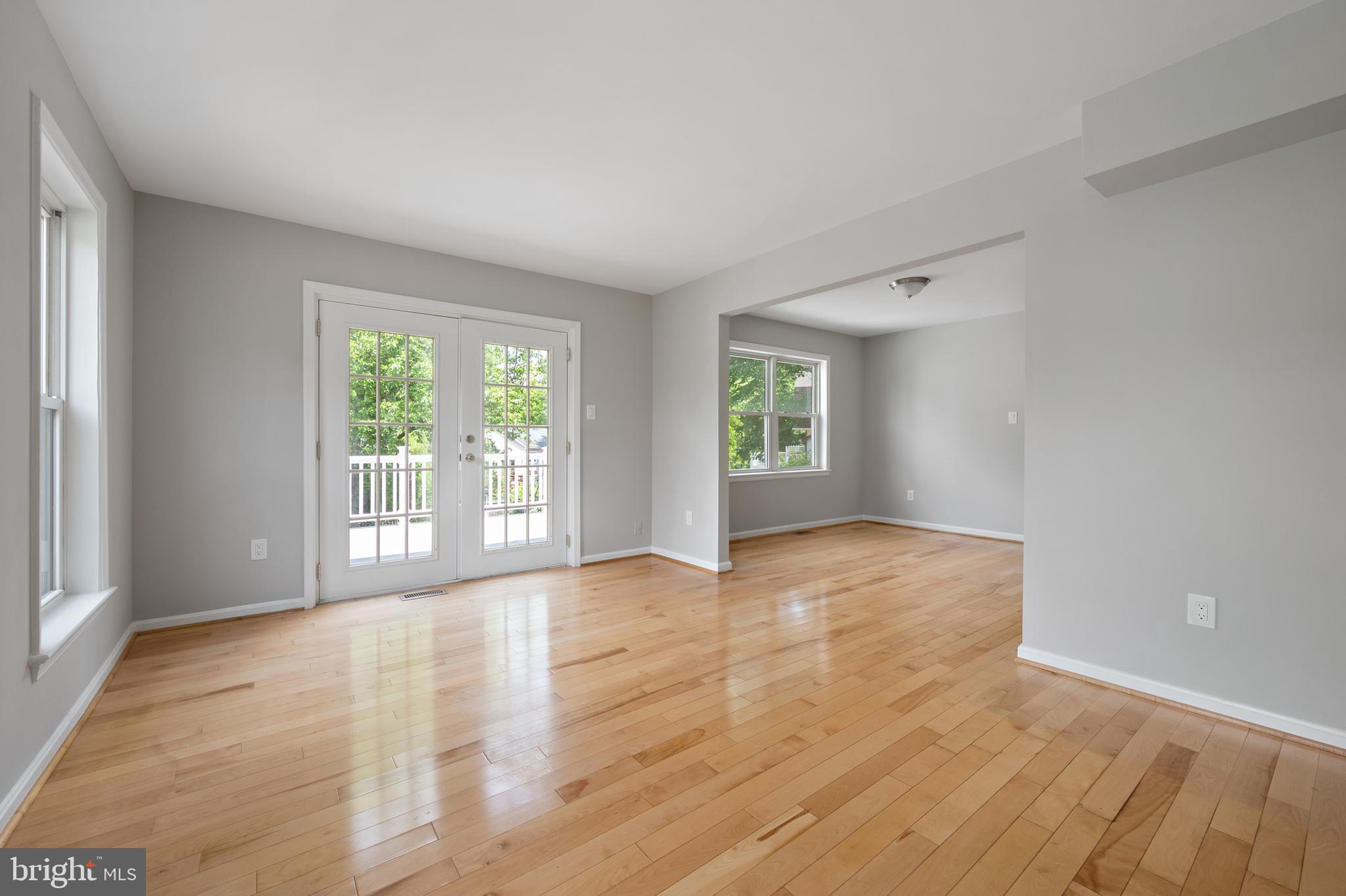 4333 Cub Run Road Chantilly, VA 20151 - Photo 12 of 44 LIVING ROOM 4