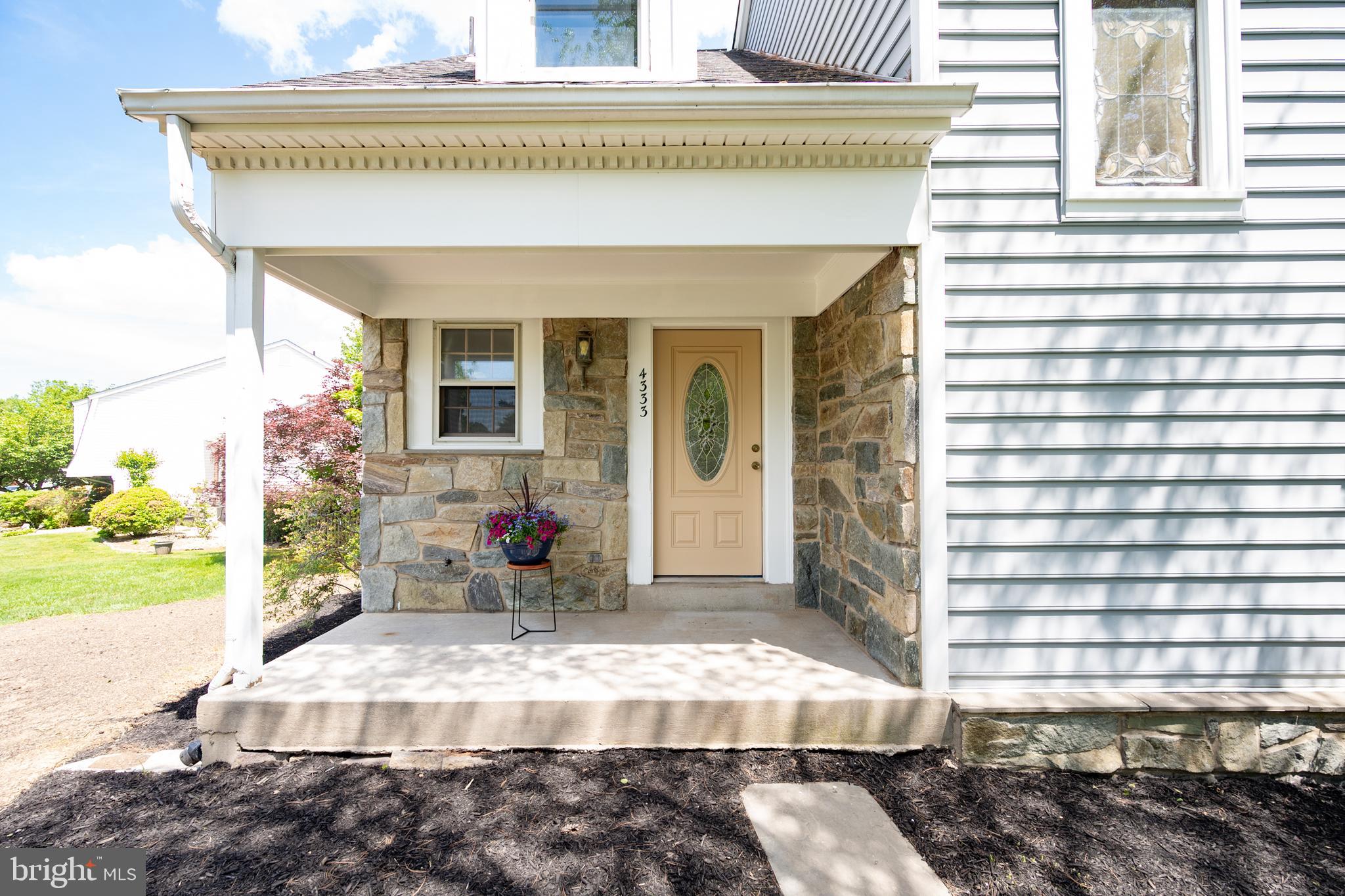 4333 Cub Run Road Chantilly, VA 20151 - Photo 7 of 44 FRONT ENTRANCE