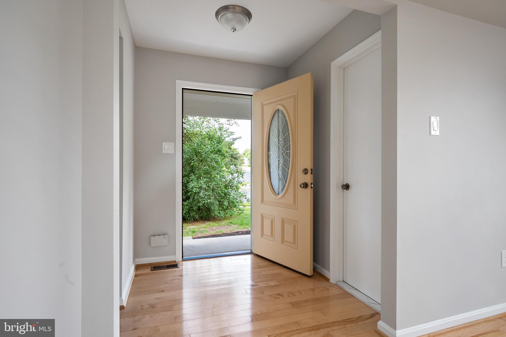 4333 Cub Run Road Chantilly, VA 20151 - Photo 8 of 44 FOYER