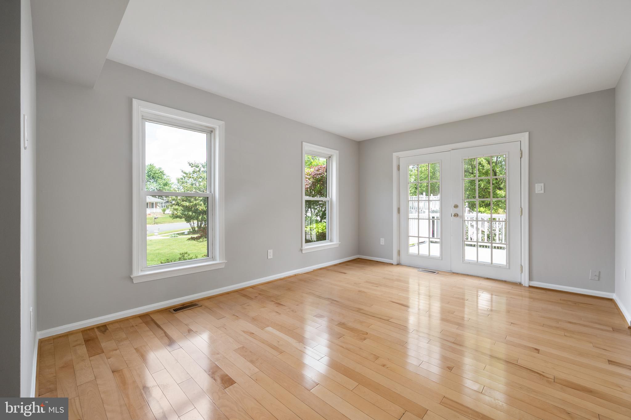 4333 Cub Run Road Chantilly, VA 20151 - Photo 9 of 44 LIVING ROOM 1