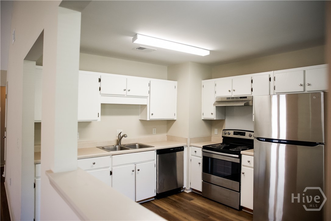 630 Rushing Street Richmond Hill, GA 31324 - Photo 5 of 23 Kitchen 3