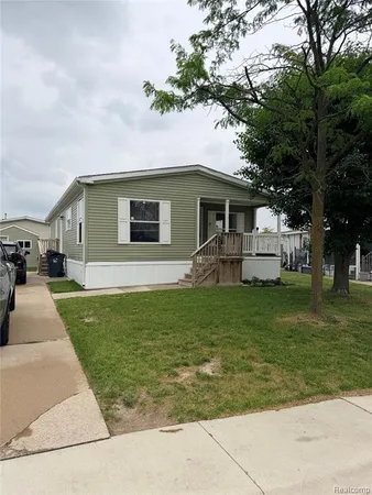 $130,000 | 24832 Chinook Court, Flat Rock, MI 48134