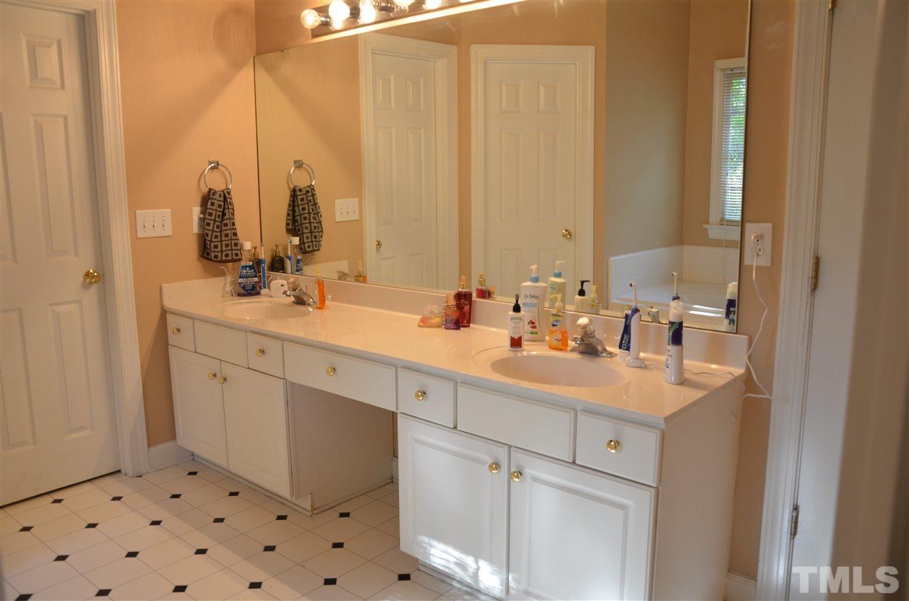 8605 Bluff Pointe Court Raleigh, NC 27615 - Photo 16 of 25 Gallery Image 16