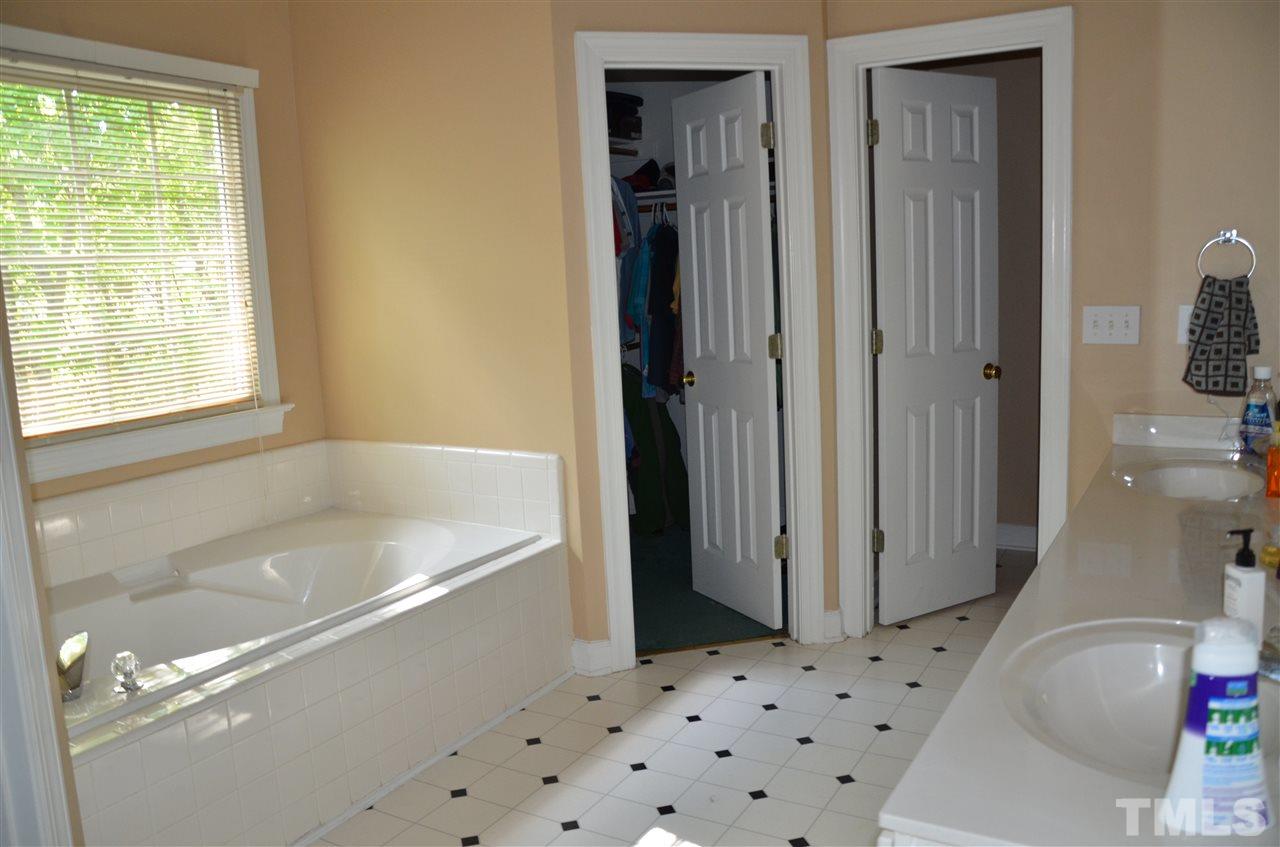 8605 Bluff Pointe Court Raleigh, NC 27615 - Photo 17 of 25 Gallery Image 17