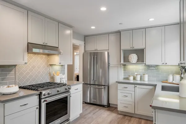 $1,898,000 | 409 Poinsettia Avenue, San Mateo, CA 94403