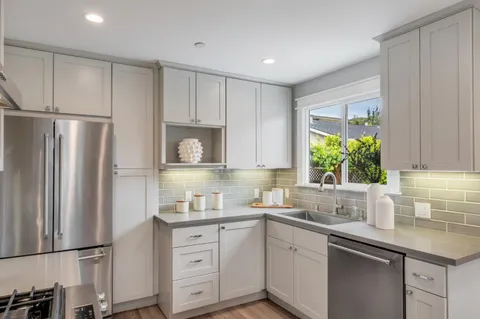$1,898,000 | 409 Poinsettia Avenue, San Mateo, CA 94403