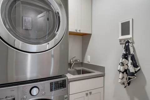 $1,898,000 | 409 Poinsettia Avenue, San Mateo, CA 94403