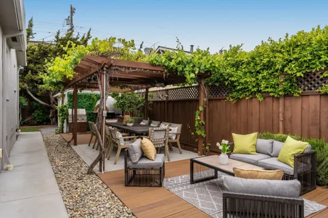 $1,898,000 | 409 Poinsettia Avenue, San Mateo, CA 94403