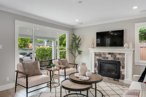 $1,898,000 | 409 Poinsettia Avenue, San Mateo, CA 94403