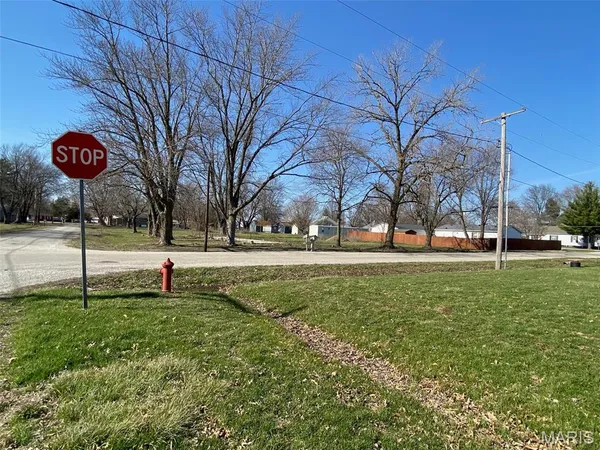$2,000 | 504 North Stuart Street, Witt, IL 62094
