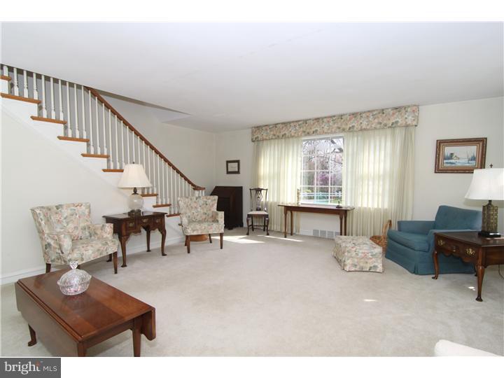 104 Kershaw Road Wallingford, PA 19086 - Photo 4 of 25 Living Room