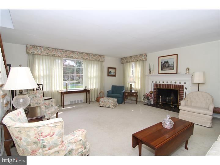 104 Kershaw Road Wallingford, PA 19086 - Photo 6 of 25 Living Room