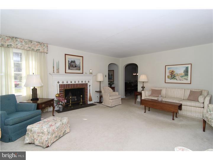 104 Kershaw Road Wallingford, PA 19086 - Photo 7 of 25 Living Room
