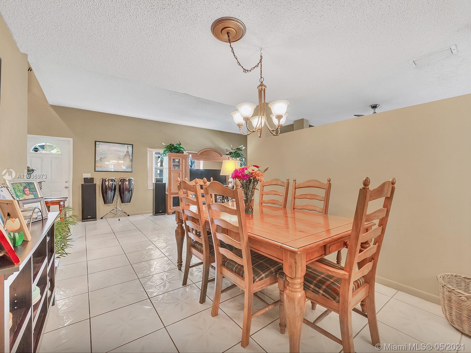 513 Racquet Club Road Weston, FL 33326 - Photo 13 of 37