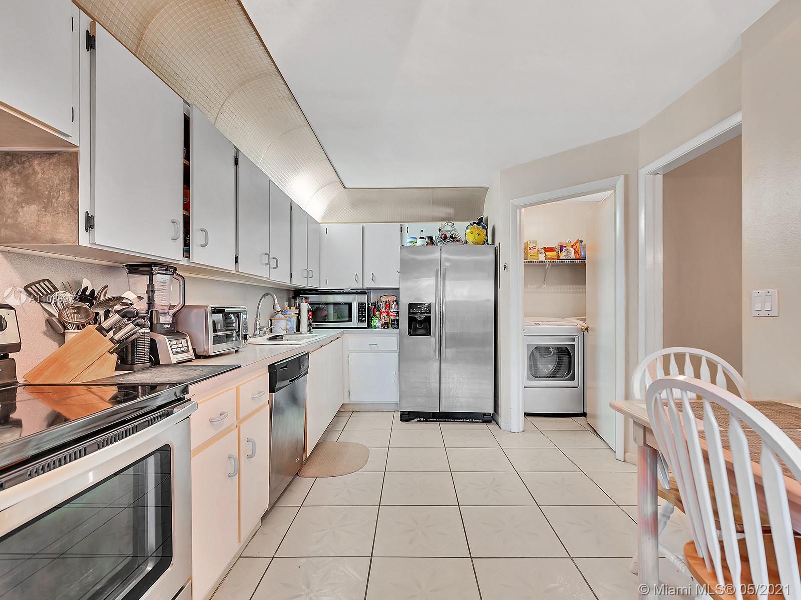 513 Racquet Club Road Weston, FL 33326 - Photo 8 of 37