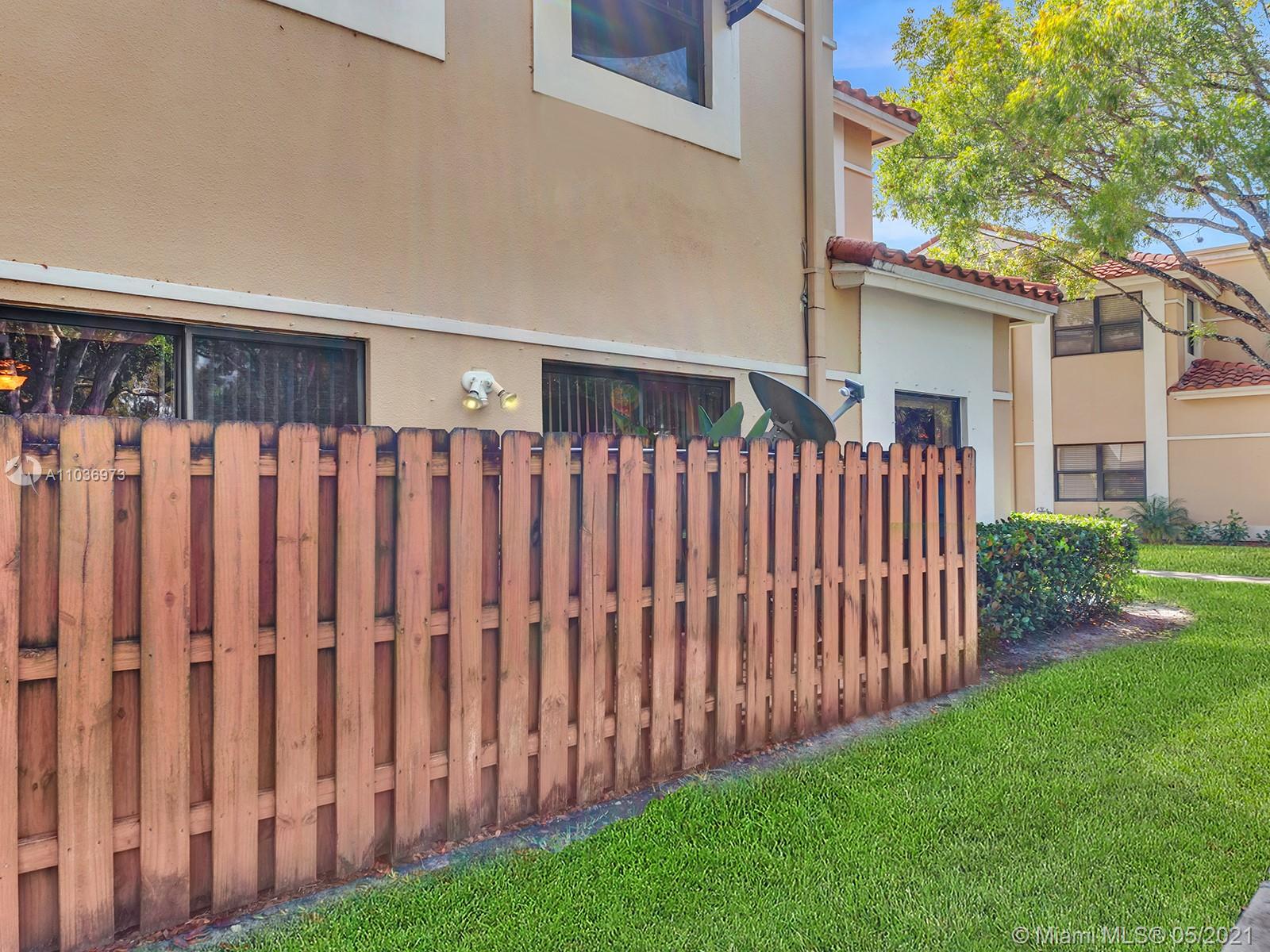 513 Racquet Club Road Weston, FL 33326 - Photo 10 of 37
