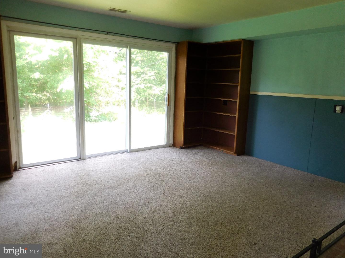 770 Folly Road Warrington, PA 18976 - Photo 6 of 14 Living Room
