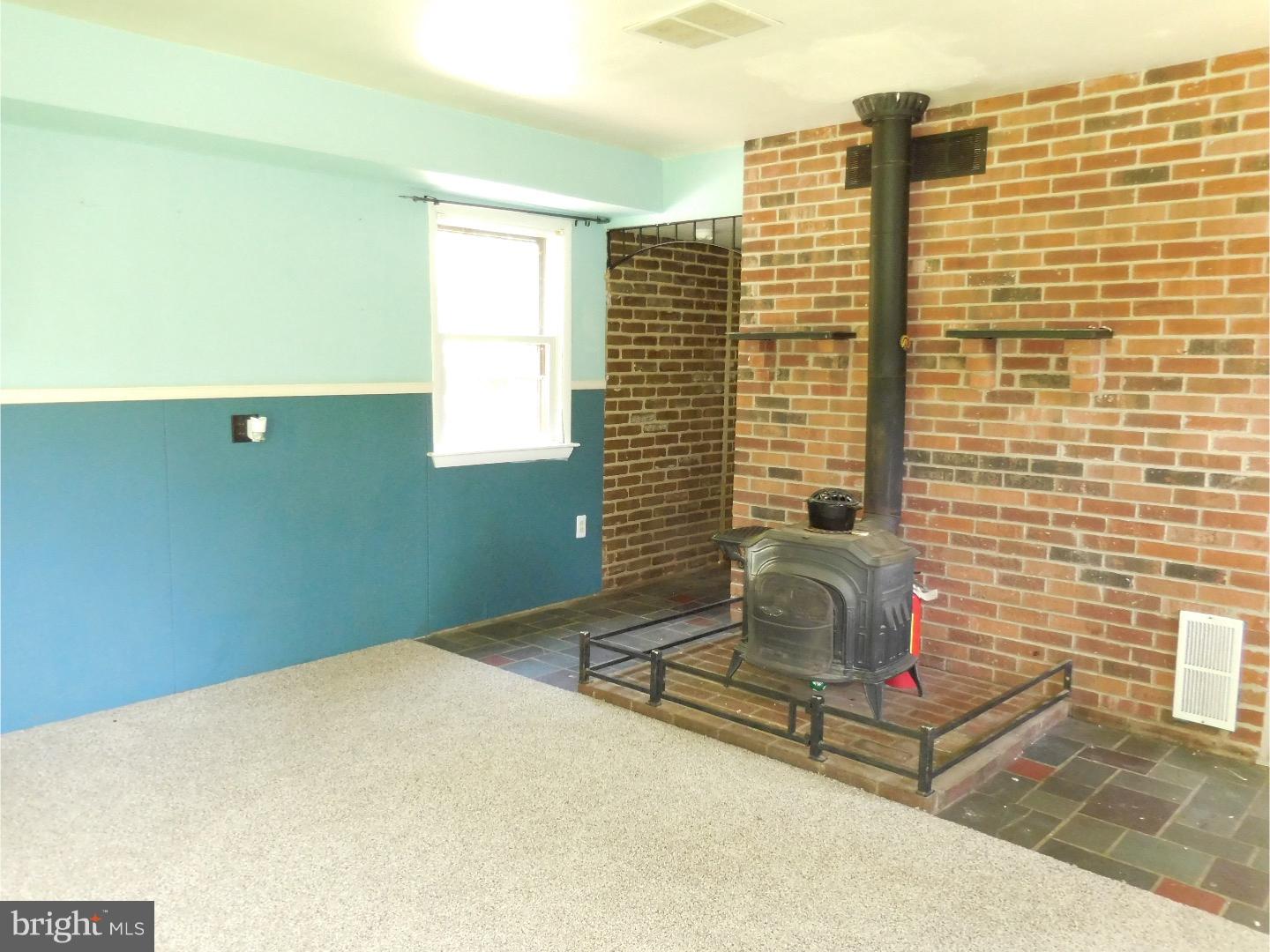 770 Folly Road Warrington, PA 18976 - Photo 8 of 14 Living Room