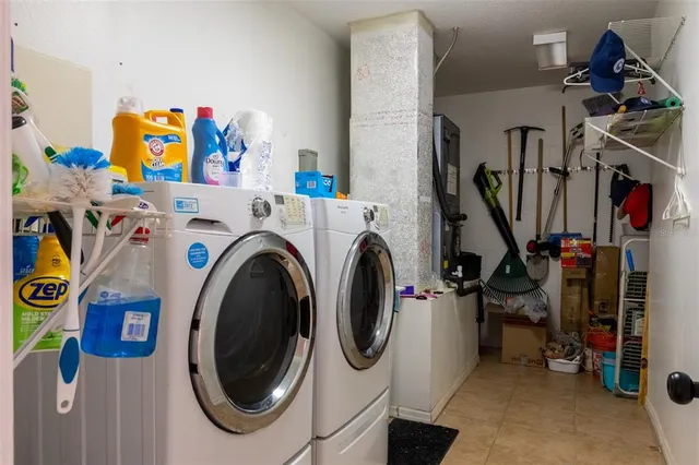 a view of a yard with a house