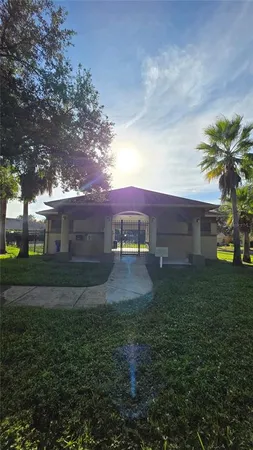 a view of a yard with a house
