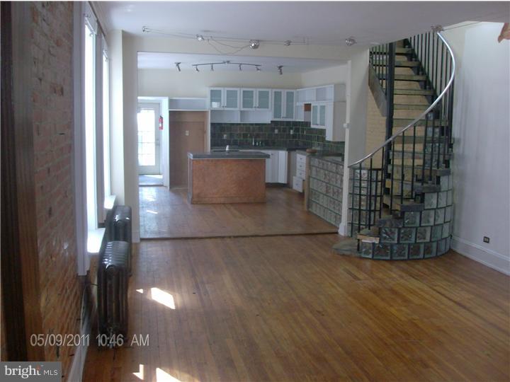423 Roxborough Avenue Philadelphia, PA 19128 - Photo 4 of 23 Living Room
