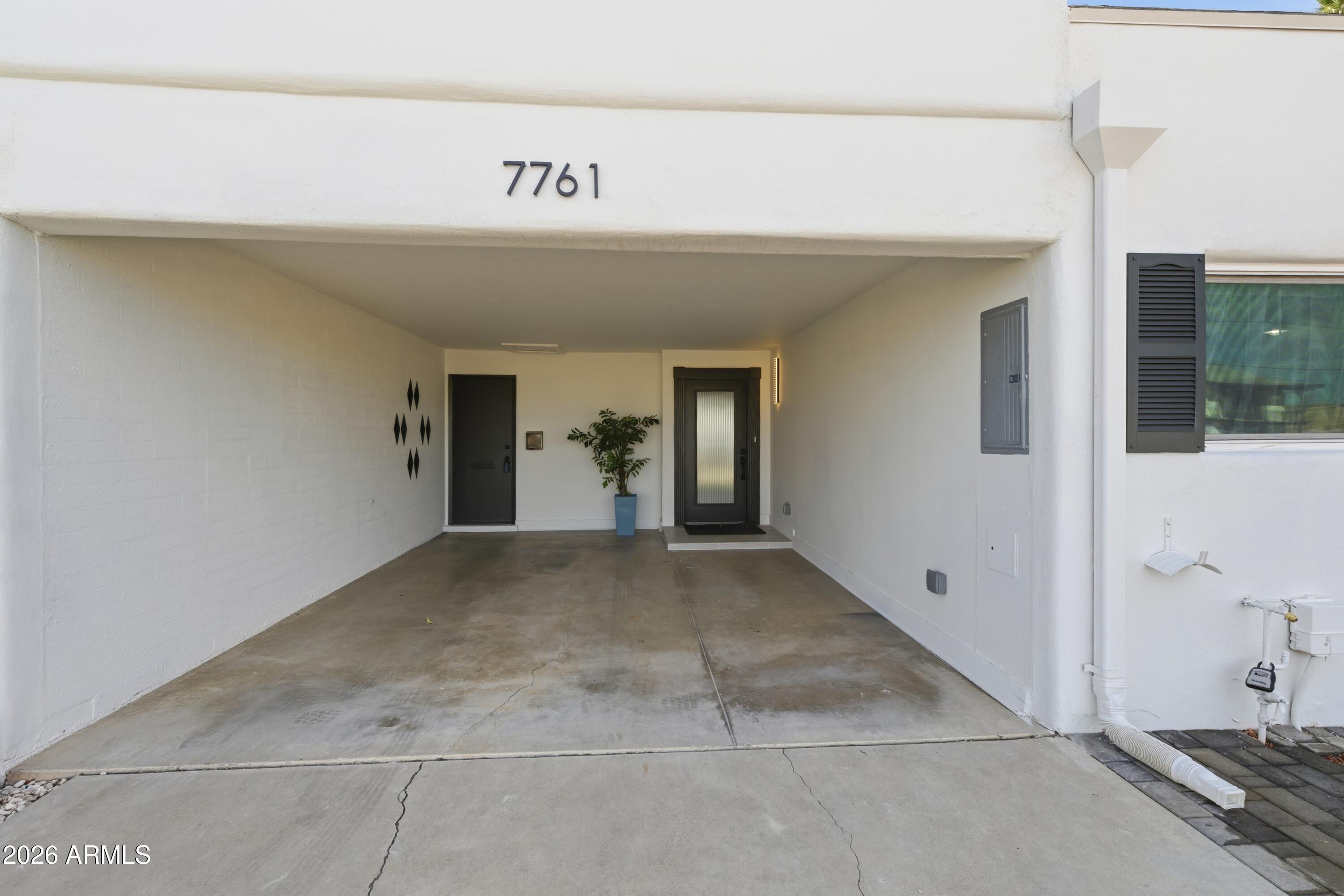 7761 East Chaparral Road Scottsdale, AZ 85250 - Photo 34 of 36 a view of a hallway