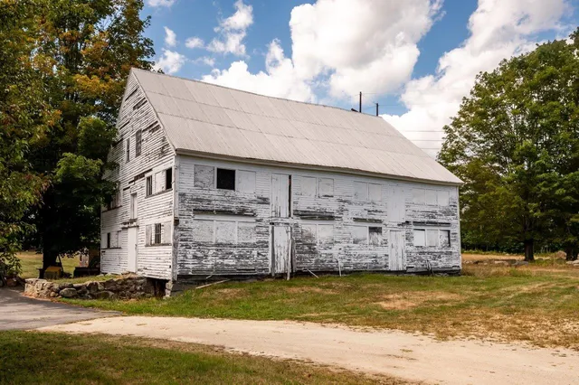 $1,520,000 | 366 Old Concord Turnpike, Barrington, NH 03825